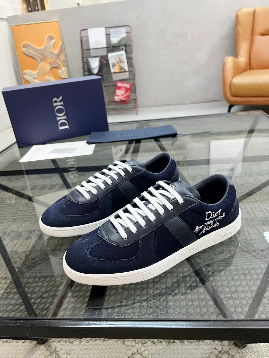 Men's Men's Shoes 💰420【New Style】🍿🍿𝐃𝐢𝐨* — Dior. Dior's new casual sneakers define your fashionable pace. They boldly use innovative technological fabrics to create a futuristic silhouette. The light and breathable mesh material, combined with the unique texture coating process, presents a refreshing visual effect, as if it is a fashion item from the future world. Whether paired with casual outfits or mixed with formal looks, the Dio* D-Sketch sneakers are effortless and add a touch of futuristic style to your overall look. From the streets to the catwalk, it is your indispensable fashion tool. The upper is made of high-tech mesh material, which is light and breathable and fits your feet like a second skin, keeping you dry and comfortable even in the hot summer. The delicate mesh structure gives the shoes a unique visual effect and displays a futuristic aesthetic. Code number: 39-44 (38, 45 customized)